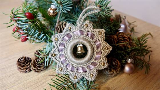 Gehäkelter Anhänger für den Weihnachtsbaum