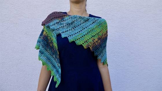 Wie trägt man einen Drachenschal?