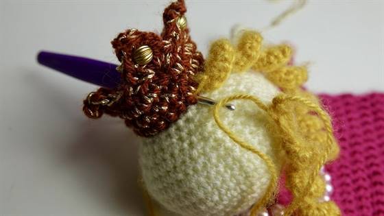 Haare einziehen mit Häkelnadel