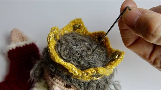 Haare der Häkelpuppe