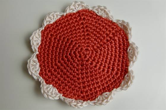 Häkeluntersetzer-mit-Muschelkante
