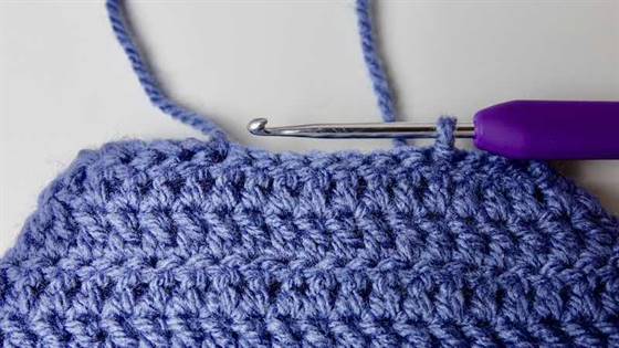 Sie Schulternaht mit Kettmaschen schließen