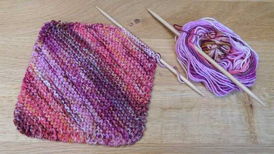 Quadrat aus Wollresten stricken