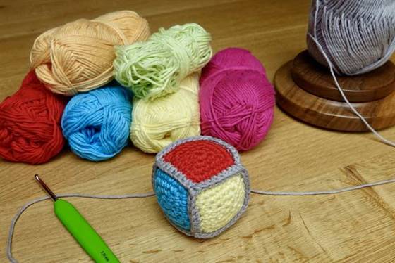 Würfel häkeln – Kostenlose Anleitung