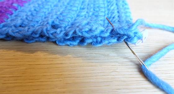 Zusammennähen mit einer Wollnadel